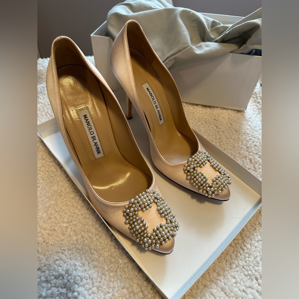 *Sold* Manolo Blahnik Hangisi heels beige satin with pearl